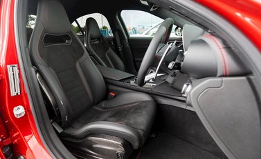 Alfa Romeo Giulia Quadrifoglio 12