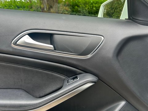 Mercedes-Benz GLA 1.6 GLA200 SE (Executive) Euro 6 (s/s) 5dr 28