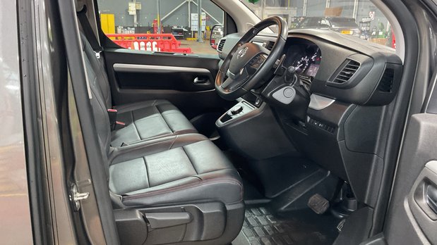 Vauxhall Vivaro Crew Cab AUTO SWB L1H1 Low Roof 310 Air Con Alloys Sensors Cam EURO 6 9