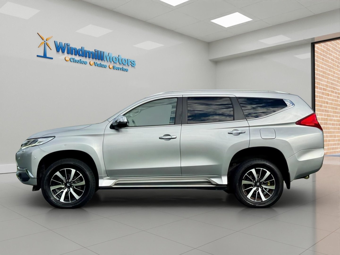 2021 Mitsubishi Shogun Sport — image 6