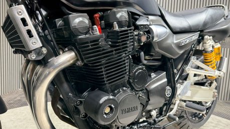Yamaha XJR1300 RACER 2015 13K MOT MARCH 2027 WARRANTY MUSCLE BIKE 19