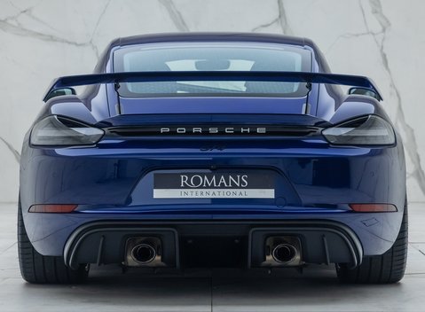 Porsche Cayman GT4 (718) 8