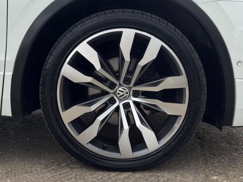 Volkswagen Tiguan 2.0 TDI R-Line Tech DSG 4Motion Euro 6 (s/s) 5dr 9