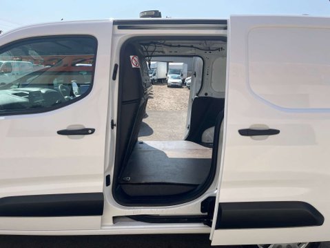 Vauxhall Combo 1.6 Combo 2300 Edition S/S 35
