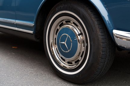Mercedes-Benz SL Series 280 SL 9