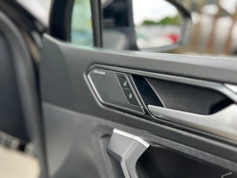 Volkswagen Tiguan R-LINE TDI BMT 4MOTION DSG 59