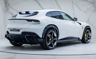 Ferrari Purosangue 5