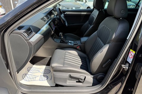 Skoda Superb SE TECHNOLOGY IV DSG - 11 SERVICES AT SKODA -HYBRID AUTOMATIC ESTATE 3