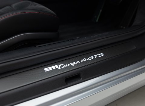 Porsche 911 Targa 4 GTS (992) 36