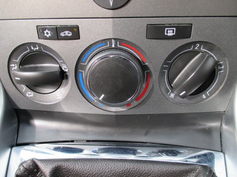 Vauxhall Antara 2.2 CDTi Exclusiv 2WD Euro 5 (s/s) 5dr 21