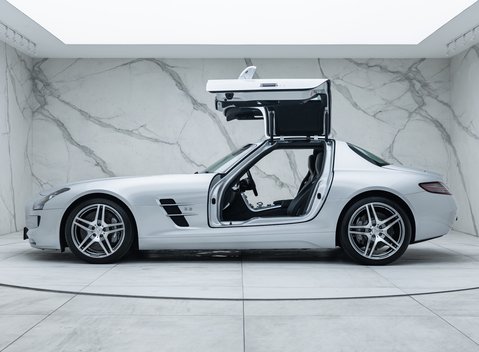 Mercedes-Benz SLS AMG 11