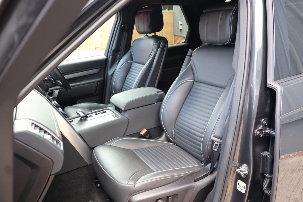 Land Rover Discovery 2023 R-DYNAMIC HSE MHEV commercial with a rear seat conversion 19