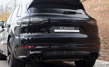 Porsche Cayenne Turbo S E-Hybrid 32