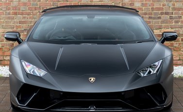 Lamborghini Huracan LP640-4 Performante 4