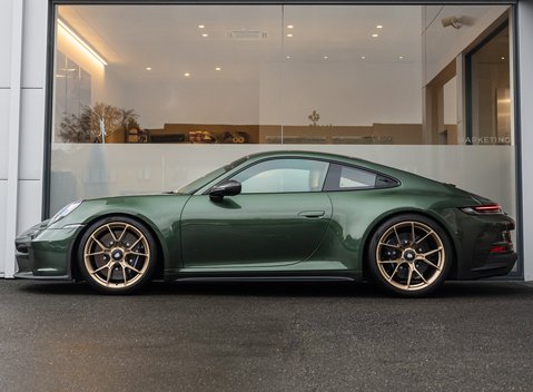 Porsche 911 GT3 TOURING (992) 3