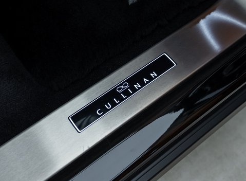 Rolls-Royce Cullinan Black Badge 30