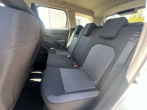 Dacia Duster 1.0 Duster Essential TCE 4X2 5dr - NATIONAL DELIVERY* 27