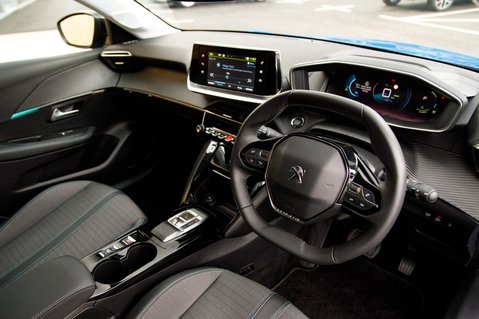 Peugeot 208 ALLURE PREMIUM 4