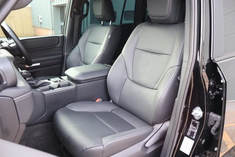 Toyota Land Cruiser 2026 COMMERCIAL 2 inch  lift 22  wheels roof light Seeker styled Rear seats 24