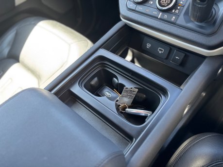 Land Rover Defender 3.0 FIRST EDITION MHEV 43