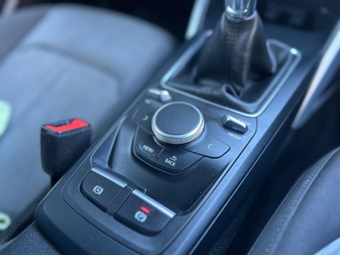 Audi Q2 TFSI SPORT 8