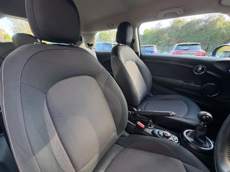 Mini Hatch Cooper 1.5 Petrol Manual Pepper Media 3 door - SAT NAV - 1 OWNER FSH 4