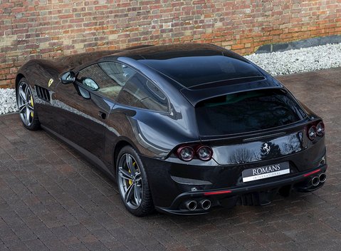 Ferrari GTC4 Lusso 9