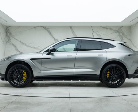 Aston Martin DBX 707 