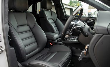 Porsche Macan Turbo 12