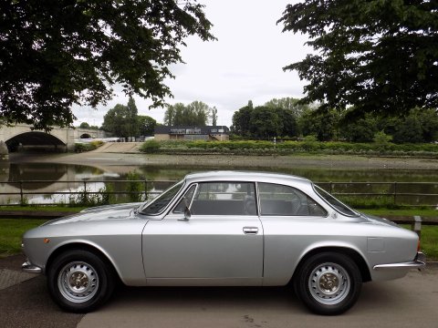 レアAlfa Romeo GT車カバー シルバー Used 1974 Alfa Romeo GT 1300 Junior for sale | Classic Chrome