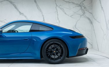 Porsche 911 Carrera 4 GTS (992.2) 39