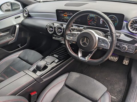 Mercedes-Benz A Class A 250 AMG LINE PREMIUM 12