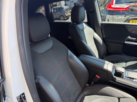 Mercedes-Benz B Class B 220 4MATIC AMG LINE PREMIUM 21