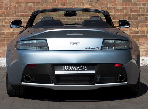 Aston Martin V12 Vantage S Roadster 5