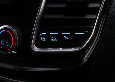 Ford Tourneo Custom 2.0 Tourneo Custom 320 Titanium EcoBlue Auto L2 4dr 21