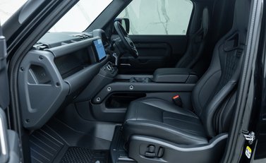 Land Rover Defender 90 D350 X-DYNAMIC HSE HARD TOP URBAN 17