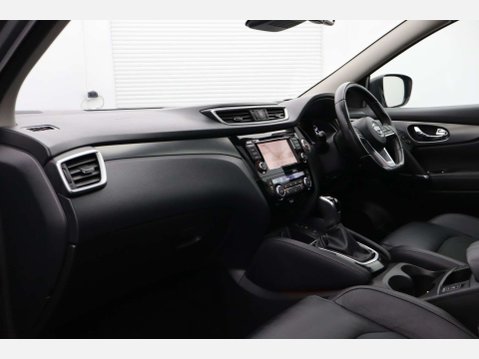 Nissan Qashqai 1.3 Qashqai Tekna DiG-T Semi-Auto 5dr 34