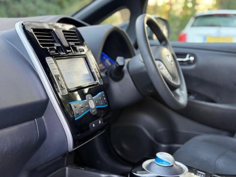 Nissan LEAF 24kWh Acenta Auto 5dr 11