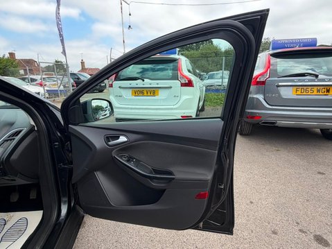 Ford Focus 1.0T EcoBoost Zetec Euro 5 (s/s) 5dr 10