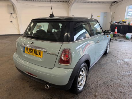 Mini Hatch 2.0 Cooper D Auto Euro 5 3dr 8