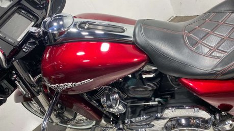 Harley-Davidson Touring 1745 FLHXS Street Glide Special Euro 4 29