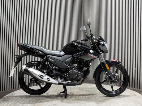 Yamaha YS125 2018 68 PLATE LONG MOT SERVICED ONLY 8K IDEAL LEARNER BIKE 125CC