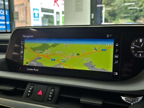 Lexus Es 2.5 300h Takumi E-CVT Euro 6 (s/s) 4dr 34