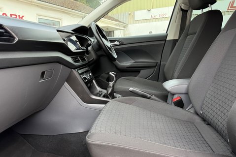 Volkswagen T-Cross 1.0 SE TSI.. 6 MAIN DEALER SERVICES..APPLE CARPLAY & ANDROID AUTO..STUNNING 15