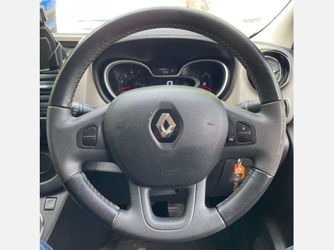 Renault Trafic 1.6 dCi 27 Sport Nav Panel Van 5dr Diesel Manual SWB Standard Roof Euro 6 ( 26