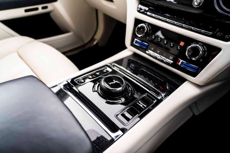 Rolls-Royce Ghost V12. STARLIGHT. H, C & M SEATS. REAR ENTERTAINMENT. HUD. A/CRUISE CONTROL 14