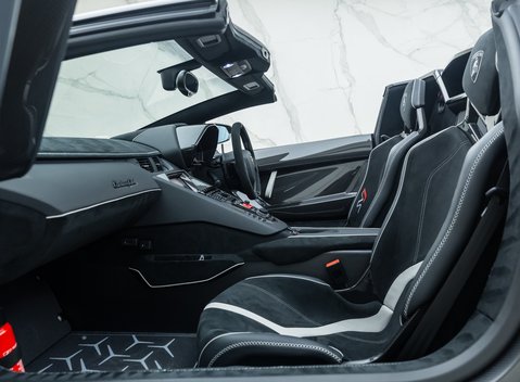 Lamborghini Aventador SVJ LP 770-4 ROADSTER 20