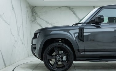Land Rover Defender 110 D300 X-Dynamic HSE 29