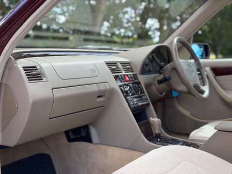 Mercedes-Benz C Class 2.0 C200 Elegance Auto 4dr 15
