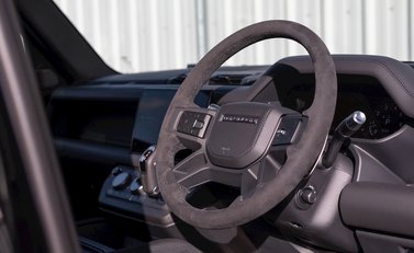 Land Rover Defender 110 V8 10